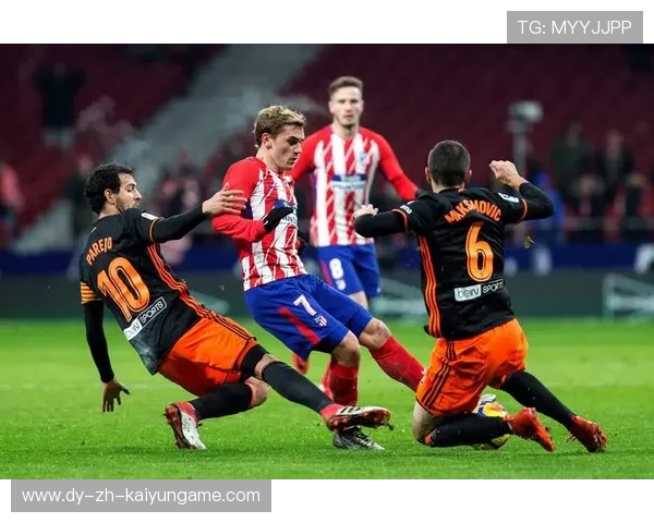 巴萨中场组织精妙，联赛与欧战并肩推进